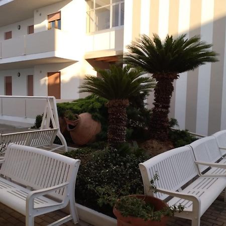 Claudia Residence Alba Adriatica Exterior foto