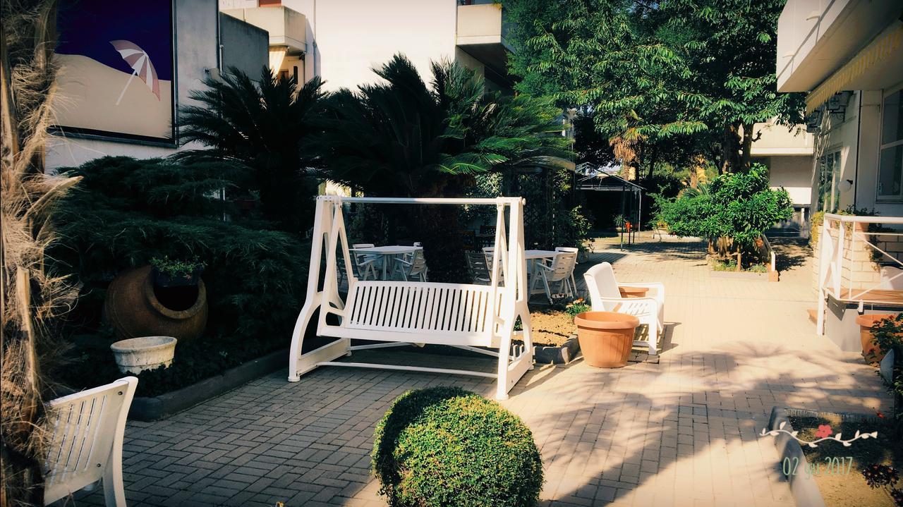 Claudia Residence Alba Adriatica Exterior foto